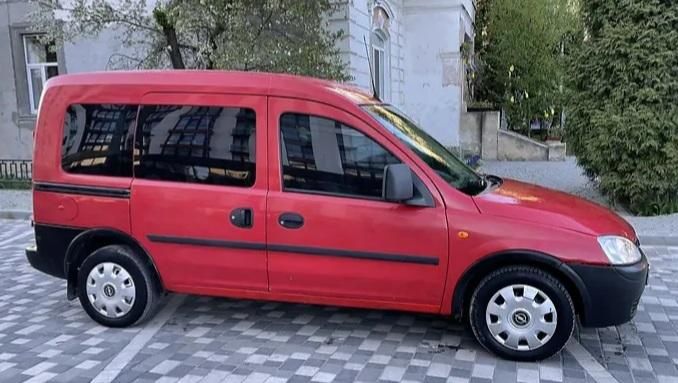 Продам Opel Combo пасс. 2004 года в Киеве