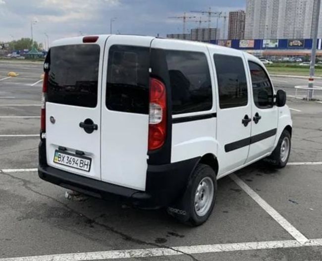 Продам Fiat Doblo пасс. 2006 года в Киеве