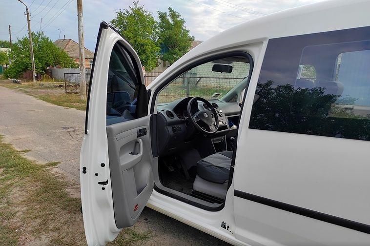 Продам Volkswagen Caddy пасс. 2010 года в г. Купянск, Харьковская область