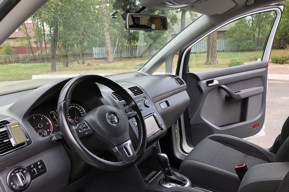 Продам Volkswagen Touran Bluemotion 2014 года в Киеве