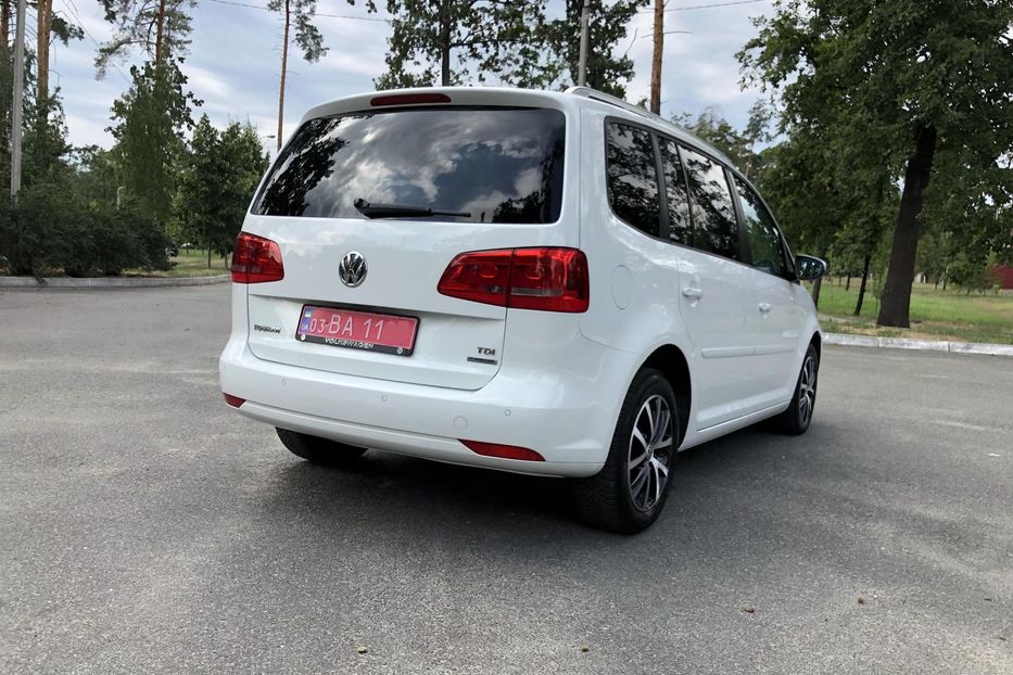 Продам Volkswagen Touran Bluemotion 2014 года в Киеве