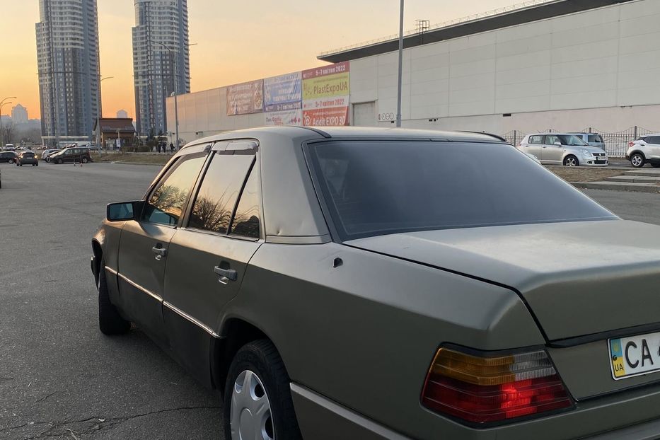 Продам Mercedes-Benz 230 1986 года в Киеве