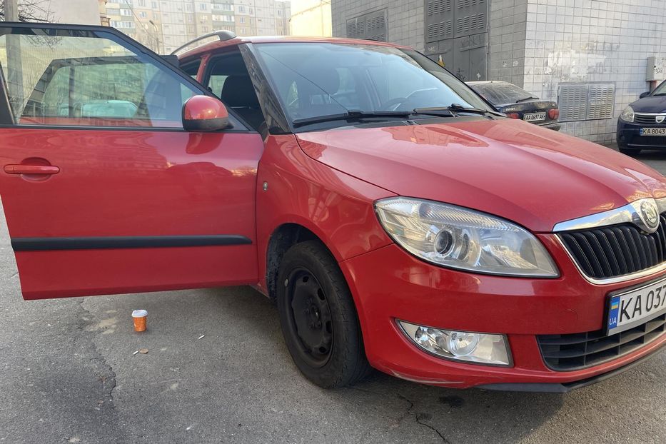 Продам Skoda Fabia Htp  2011 года в Киеве