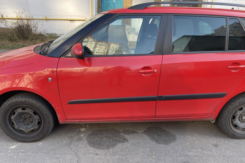 Продам Skoda Fabia Htp  2011 года в Киеве