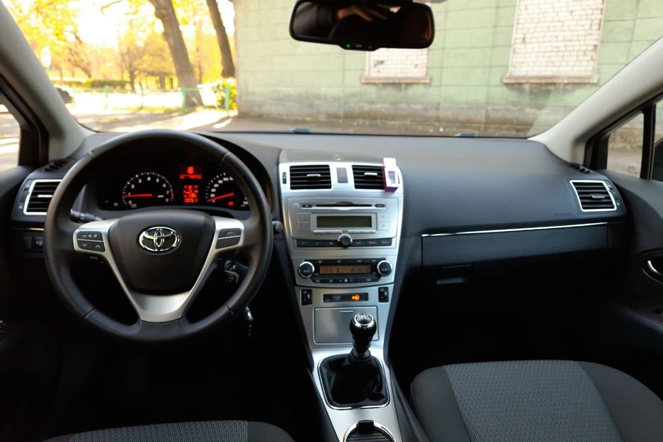 Продам Toyota Avensis 2012 года в Луганске