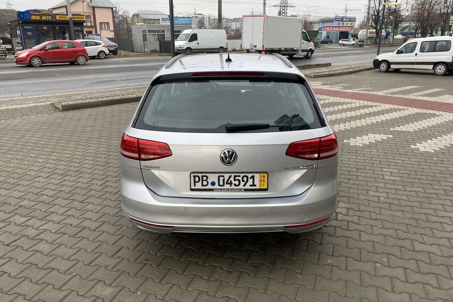 Продам Volkswagen Passat B8 Comfort line nekrashena 2.0 akpp 2016 года в г. Брошнив-осада, Ивано-Франковская область