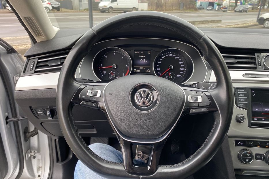 Продам Volkswagen Passat B8 Comfort line nekrashena 2.0 akpp 2016 года в г. Брошнив-осада, Ивано-Франковская область