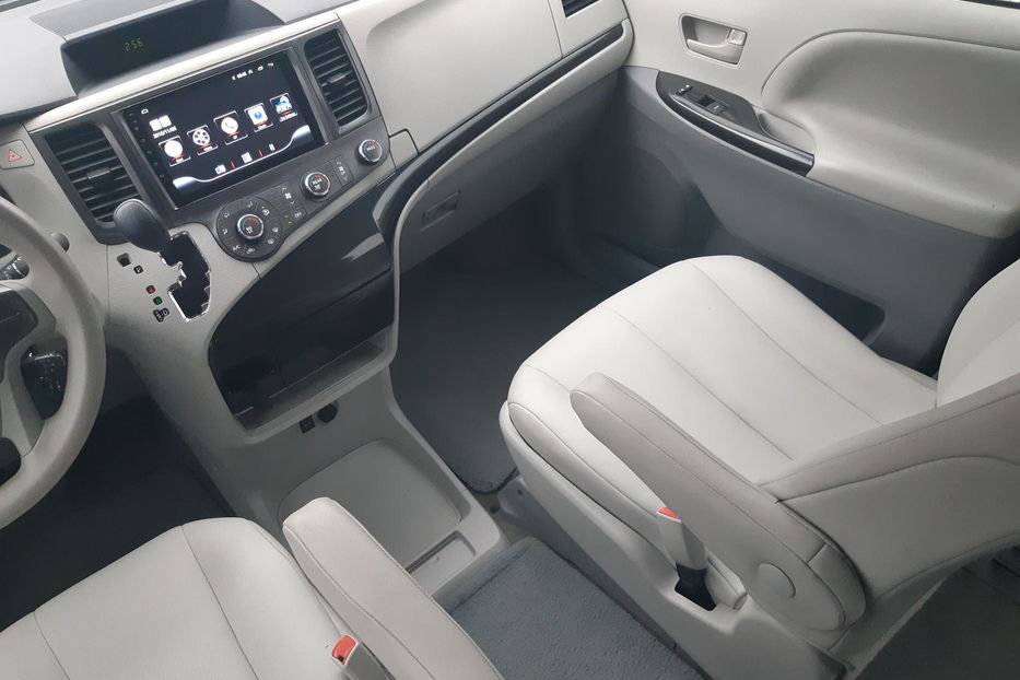 Продам Toyota Sienna 2011 года в Одессе