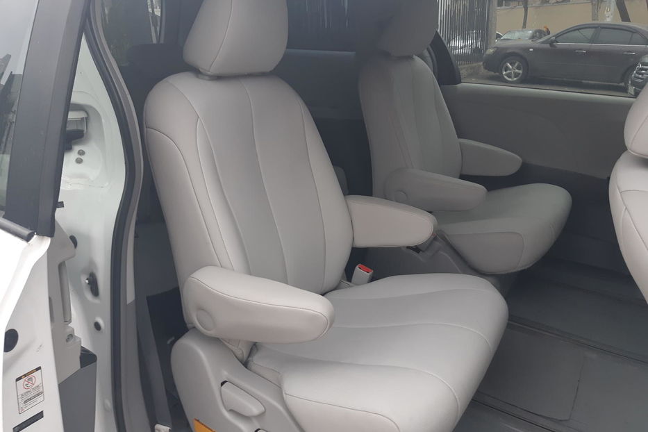 Продам Toyota Sienna 2011 года в Одессе