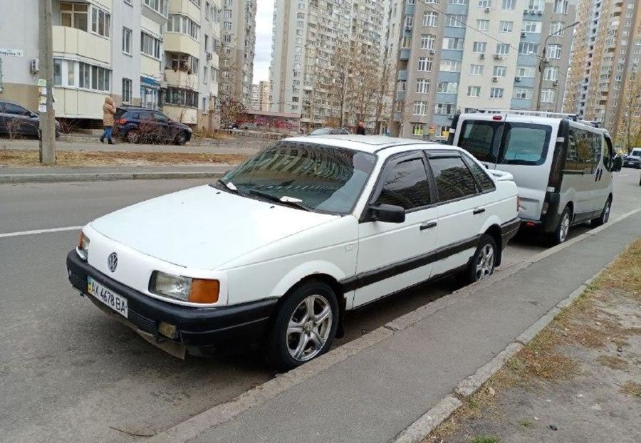 Продам Volkswagen Passat B3 1988 года в Киеве