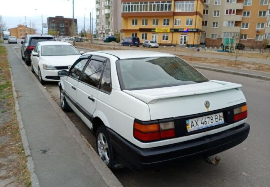 Продам Volkswagen Passat B3 1988 года в Киеве