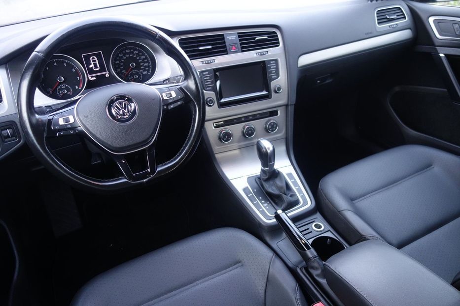 Продам Volkswagen Golf VII TSI 2015 года в Киеве