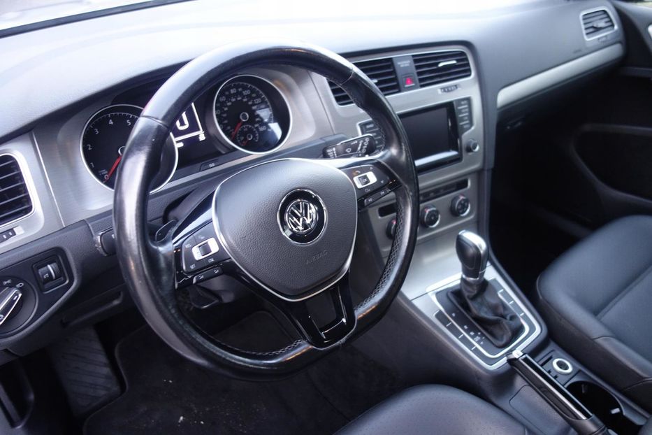 Продам Volkswagen Golf VII TSI 2015 года в Киеве