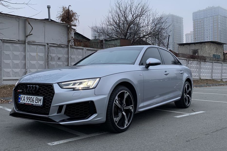 Продам Audi A4 S Line  2018 года в Киеве