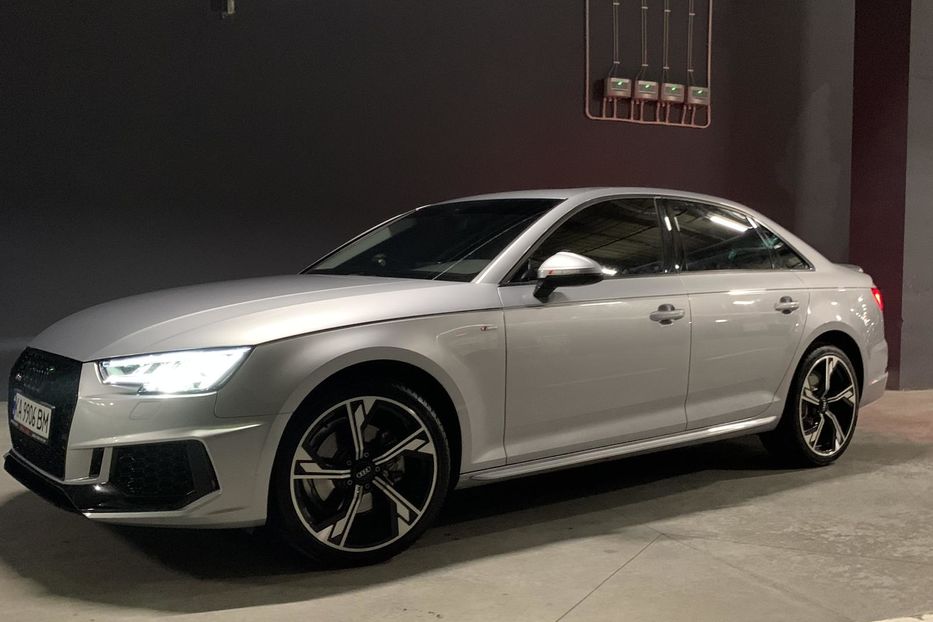 Продам Audi A4 S Line  2018 года в Киеве