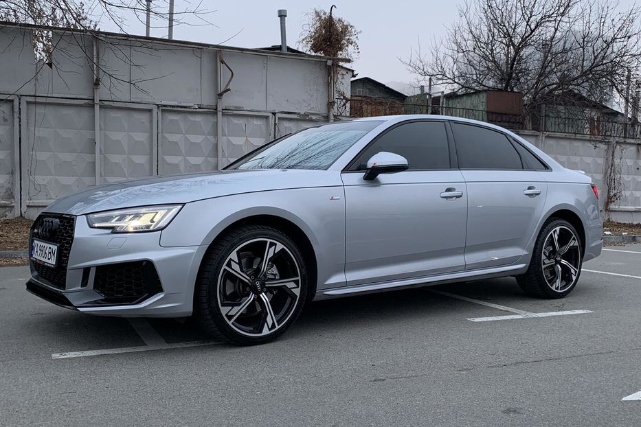 Продам Audi A4 S Line  2018 года в Киеве