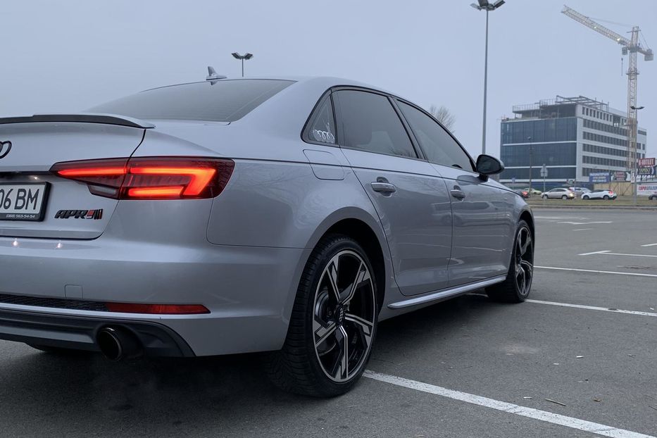 Продам Audi A4 S Line  2018 года в Киеве