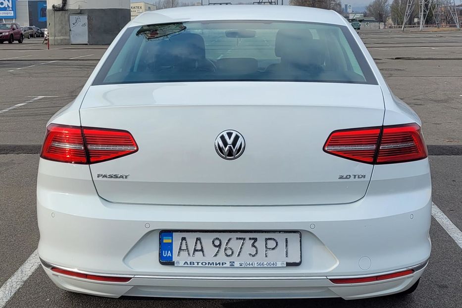 Продам Volkswagen Passat B8 Highline 2017 года в Киеве