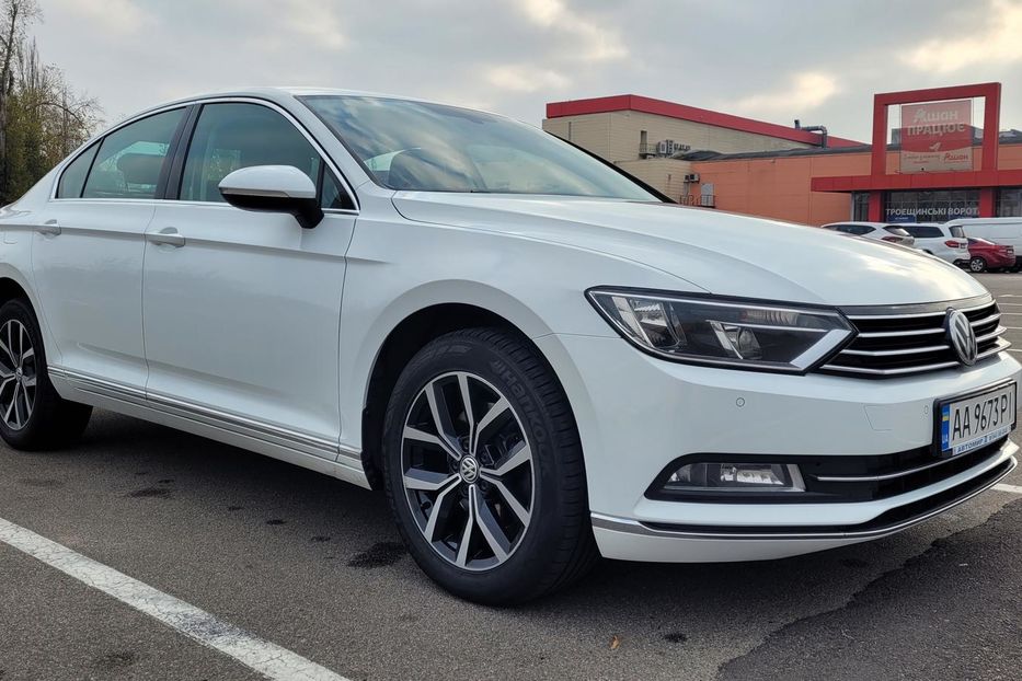 Продам Volkswagen Passat B8 Highline 2017 года в Киеве