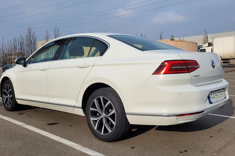 Продам Volkswagen Passat B8 Highline 2017 года в Киеве