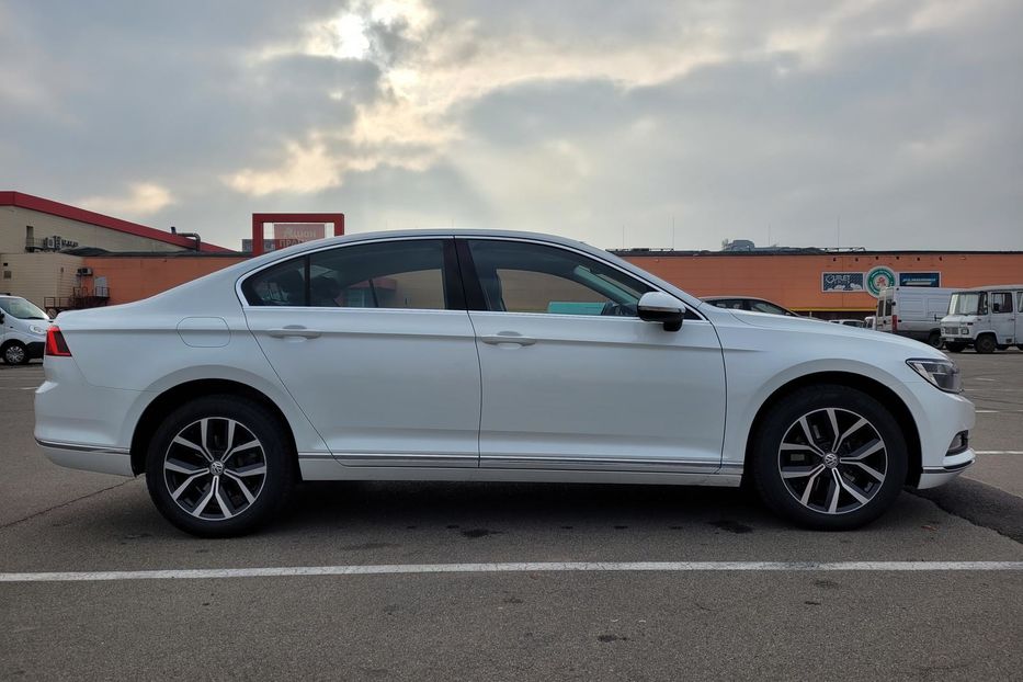 Продам Volkswagen Passat B8 Highline 2017 года в Киеве