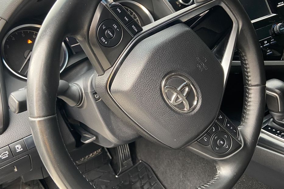 Продам Toyota Camry 2019 года в Ровно