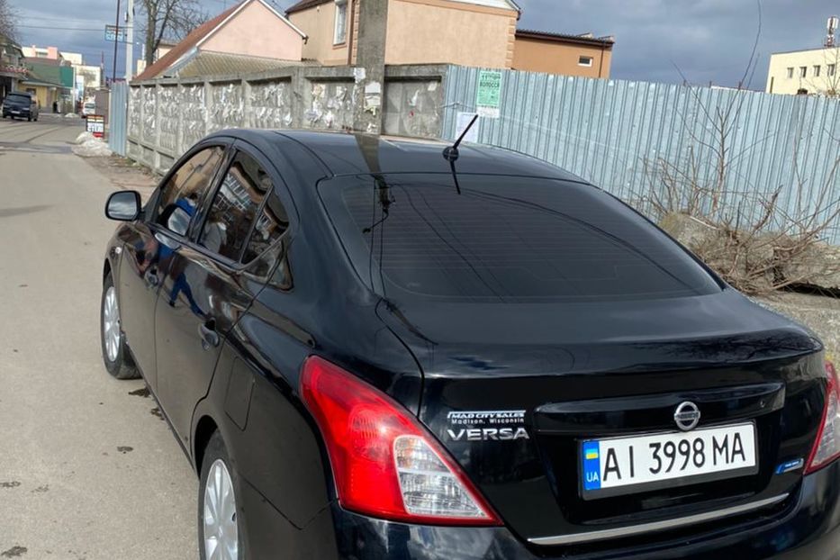 Продам Nissan Versa 2013 года в Киеве