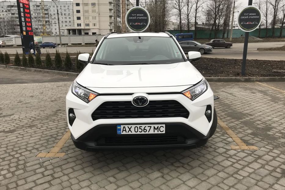 Продам Toyota Rav 4 2019 года в Харькове