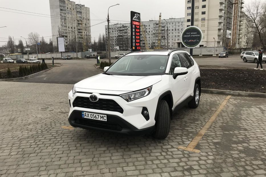 Продам Toyota Rav 4 2019 года в Харькове