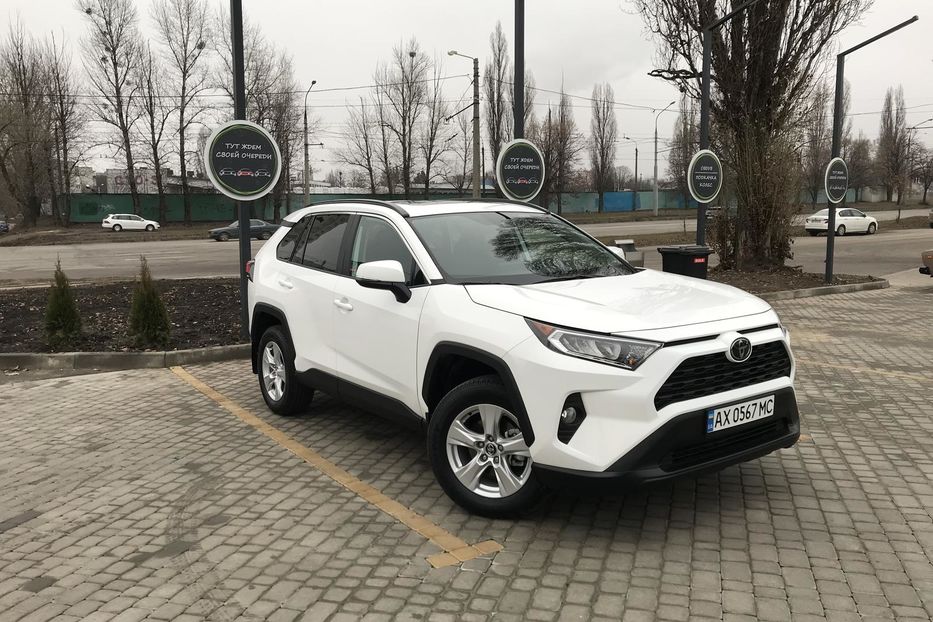 Продам Toyota Rav 4 2019 года в Харькове