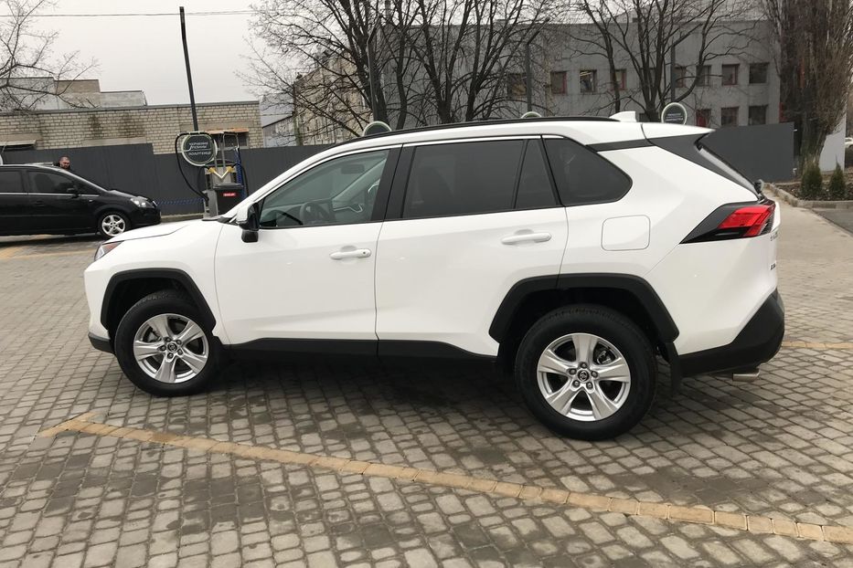 Продам Toyota Rav 4 2019 года в Харькове