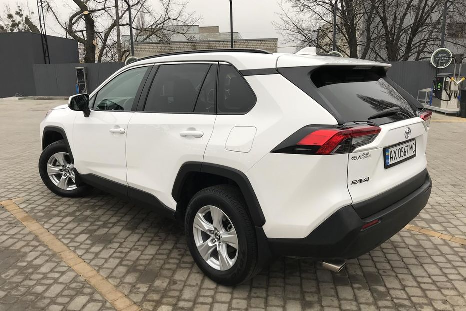 Продам Toyota Rav 4 2019 года в Харькове