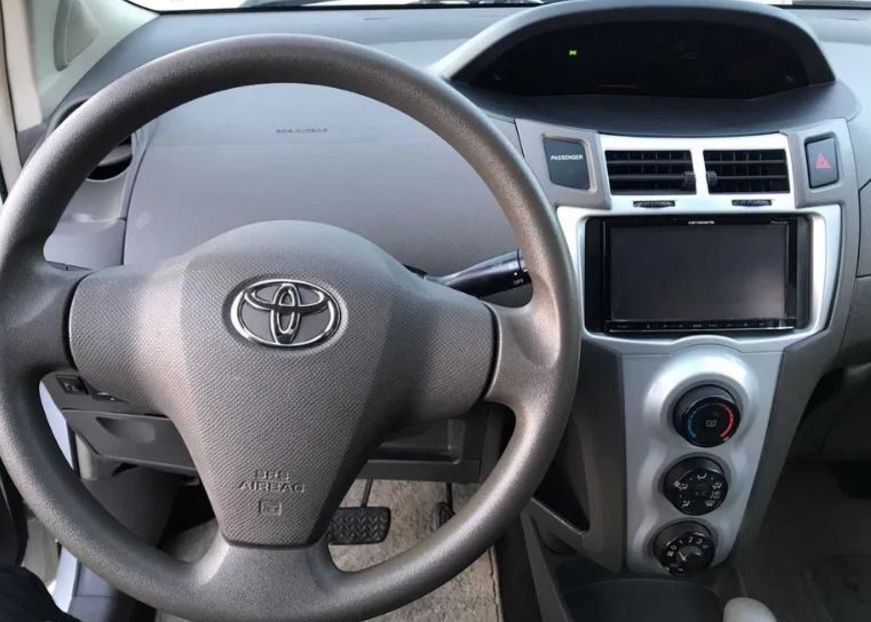 Продам Toyota Yaris 2010 года в Киеве