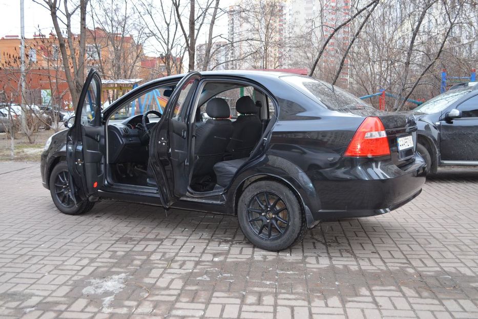 Продам Chevrolet Aveo 2011 года в Киеве