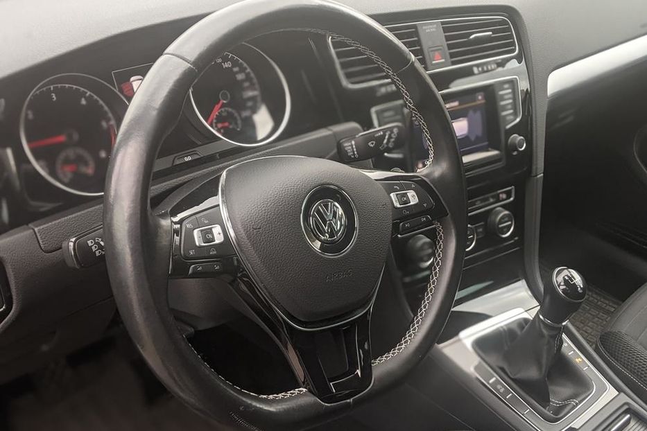 Продам Volkswagen Golf VII 2015 года в Ровно