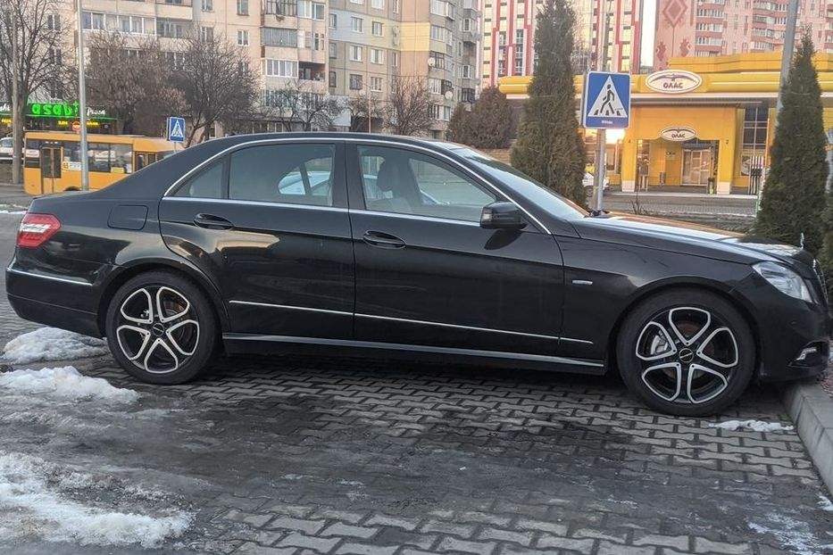 Продам Mercedes-Benz E-Class Е200 2010 года в Ровно