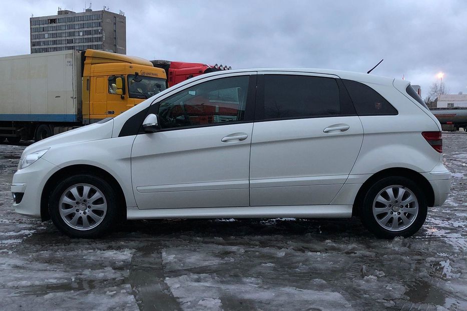 Продам Mercedes-Benz B 180 2009 года в Киеве