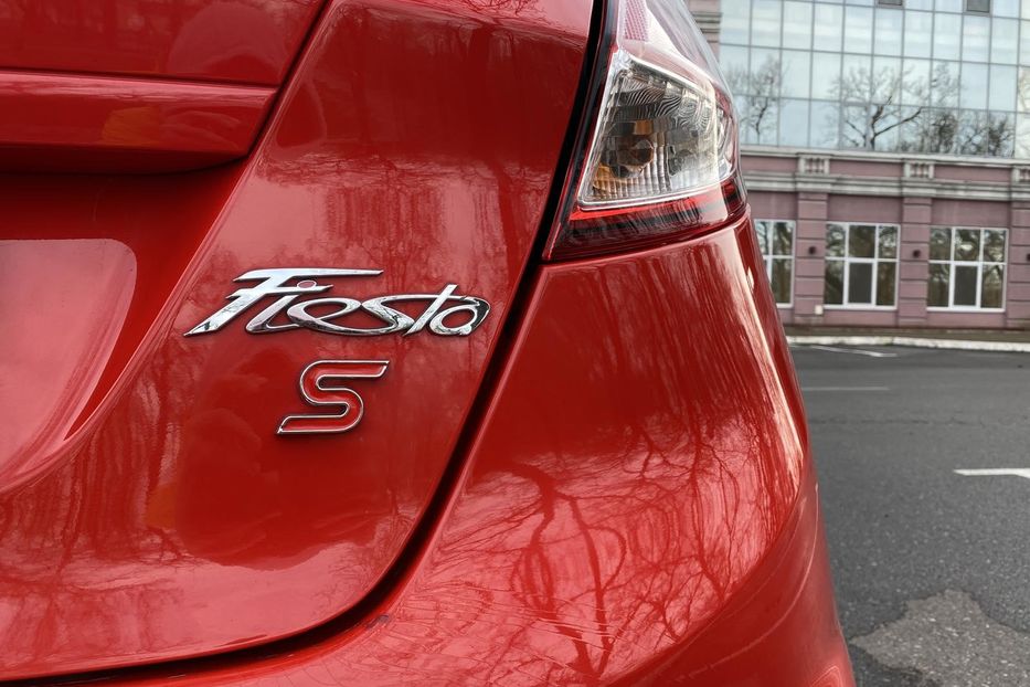 Продам Ford Fiesta Спорт 2013 года в Ровно
