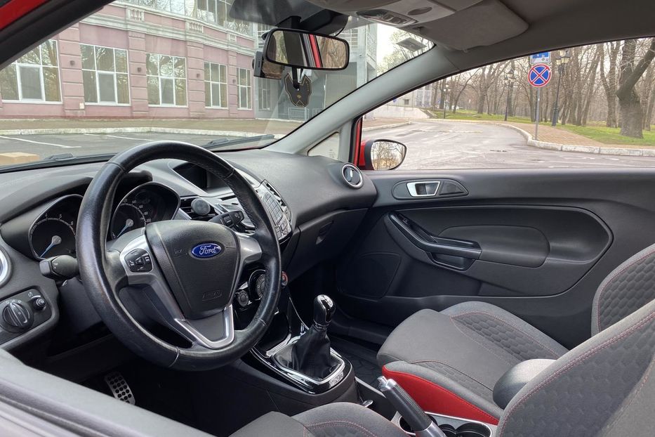 Продам Ford Fiesta Спорт 2013 года в Ровно