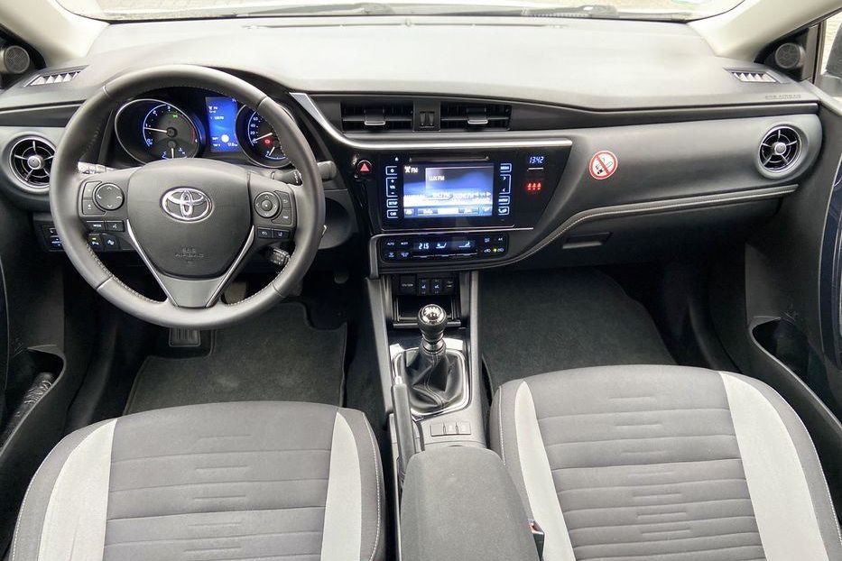 Продам Toyota Auris EDITION S 2016 года в Львове