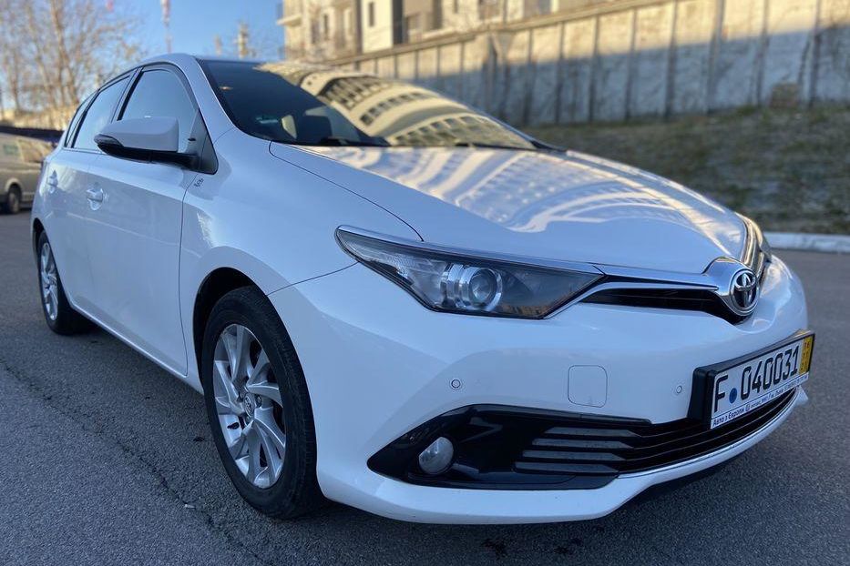 Продам Toyota Auris EDITION S 2016 года в Львове