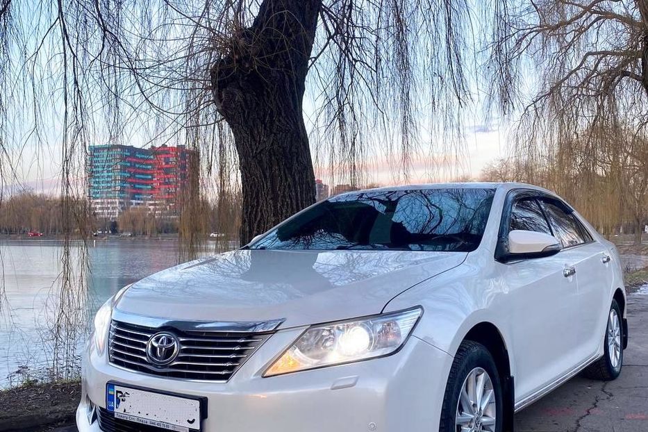 Продам Toyota Camry 2013 года в Ровно