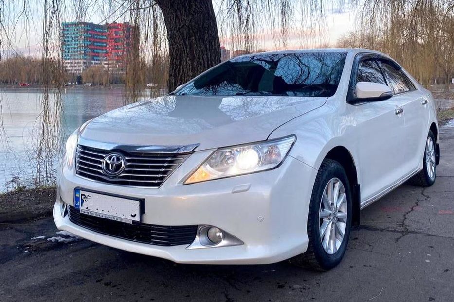 Продам Toyota Camry 2013 года в Ровно