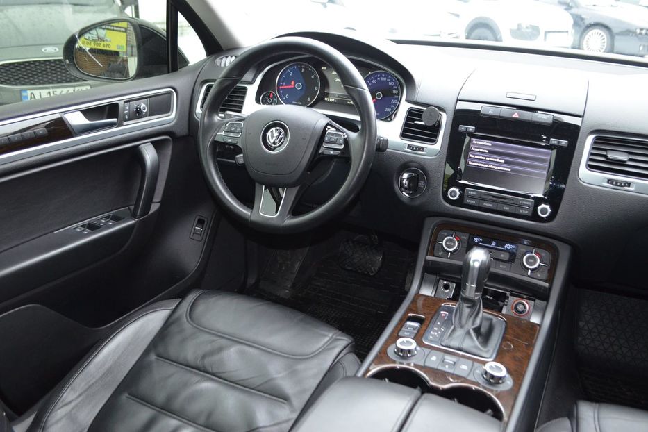 Продам Volkswagen Touareg 2013 года в Киеве
