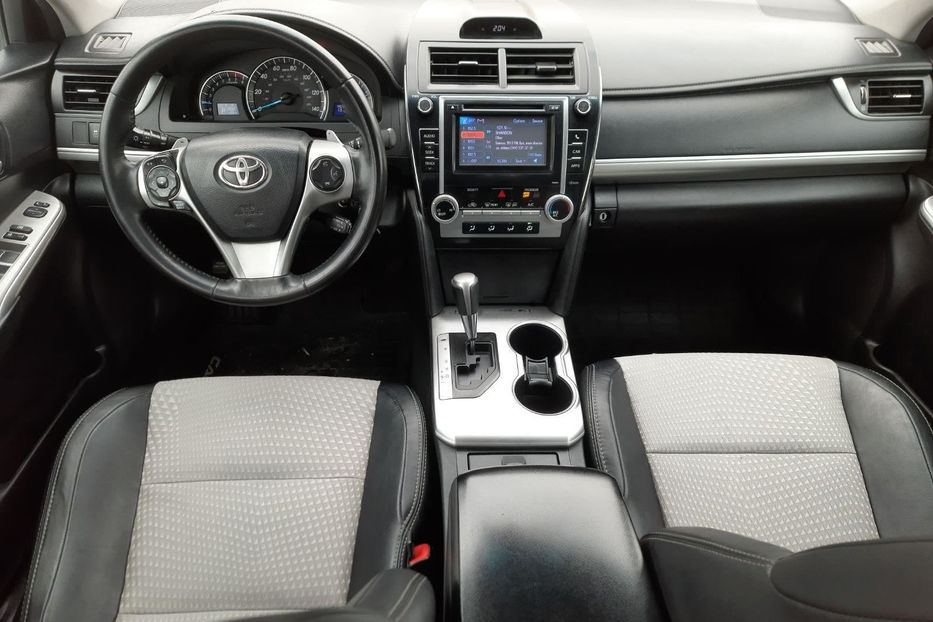 Продам Toyota Camry 50 SE 2013 года в Киеве