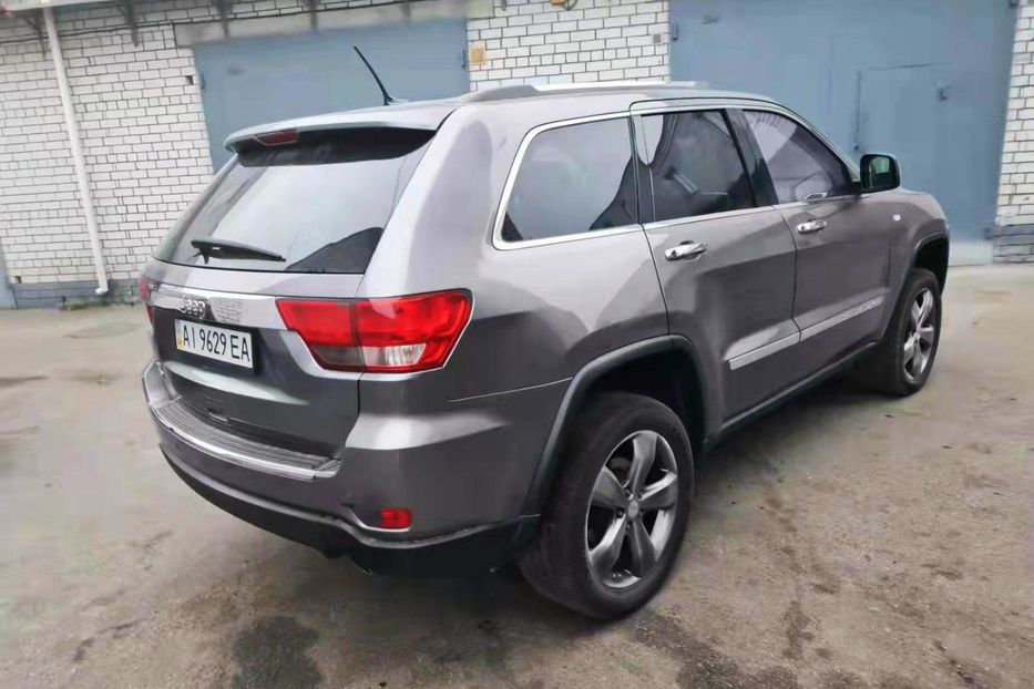 Продам Jeep Grand Cherokee Overland  2011 года в Киеве