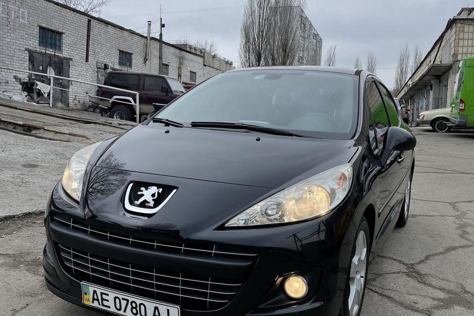 Продам Peugeot 207 2011 года в Киеве