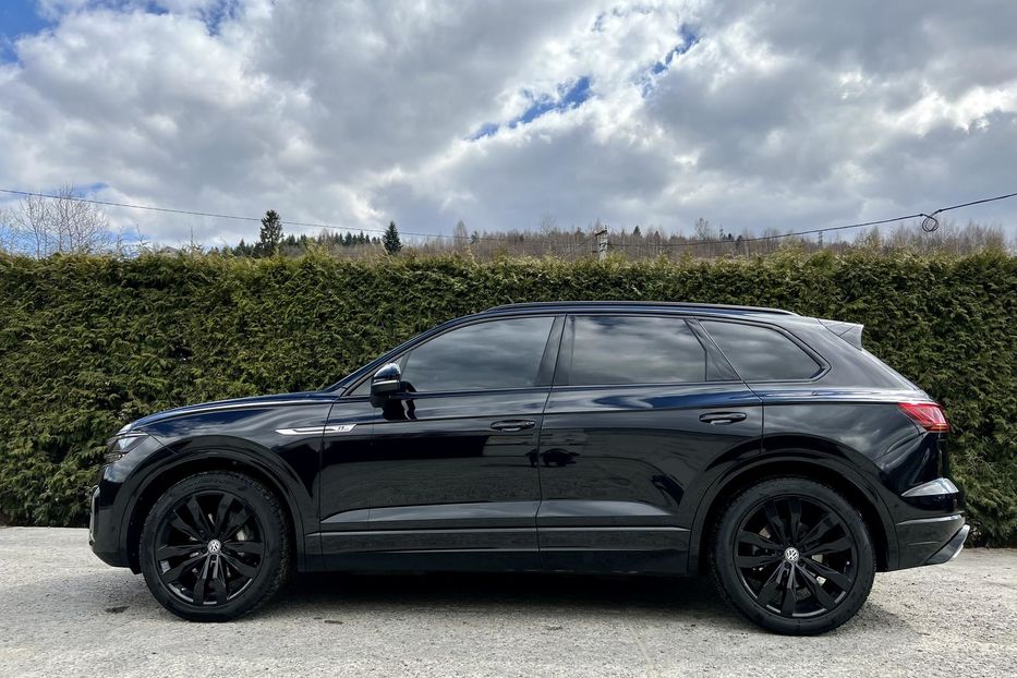 Продам Volkswagen Touareg R-LINE BLACK  2019 года в Львове