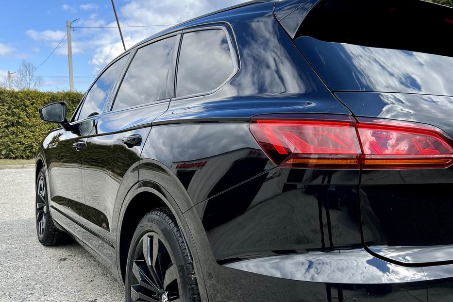 Продам Volkswagen Touareg R-LINE BLACK  2019 года в Львове