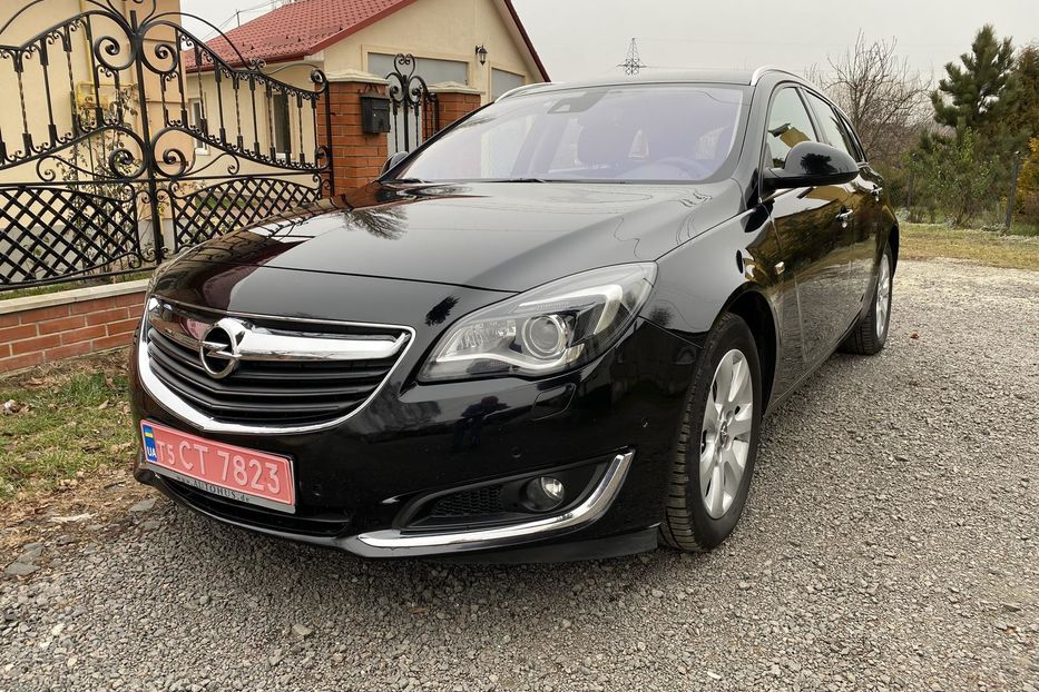 Продам Opel Insignia Sports Tourer 4x4 2015 года в Луцке